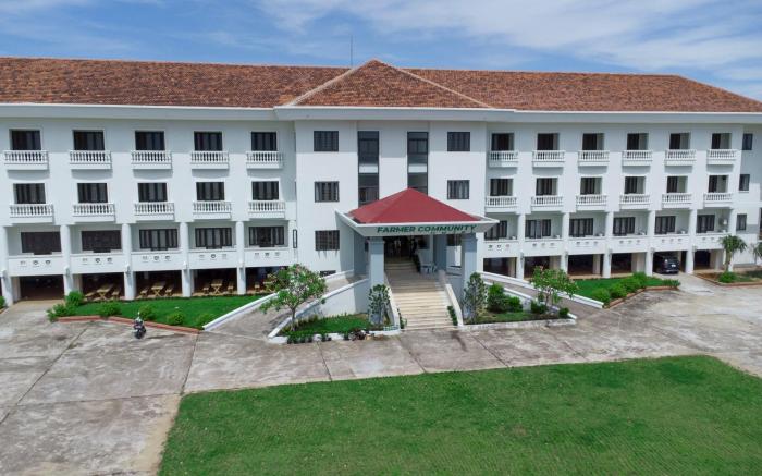 FARMER COMMUNITY HOTEL