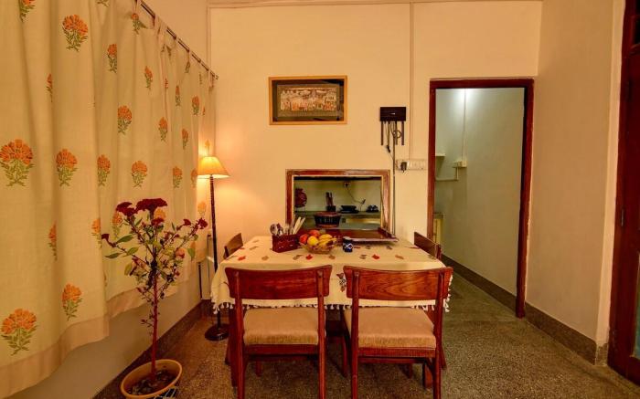 Villa 10 Para - 2BHK Cozy Balcony Suite  (4 Pax)
