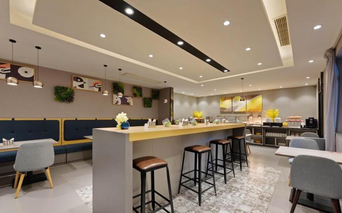 Home Inn Style Golden Chengdu Taikoo Li Chunxi Road Hongxingqiao Metro Station