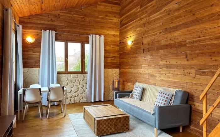 Duplex Chalet style /private yard 150m to RER