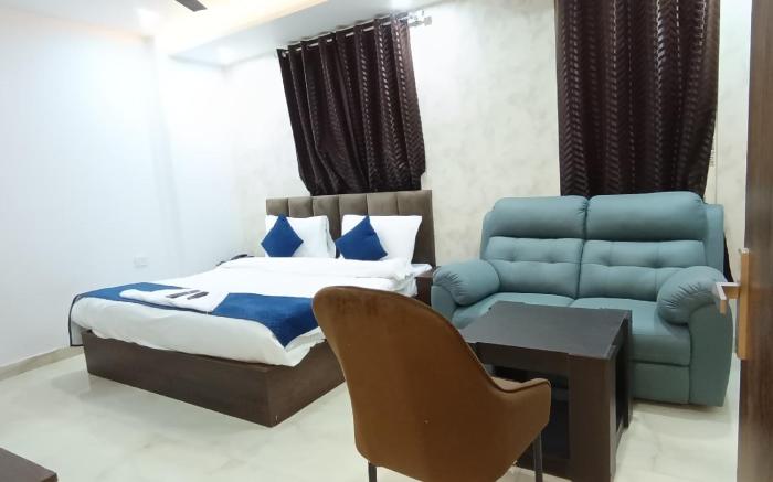 HOTEL KING'S PARADISE Airport