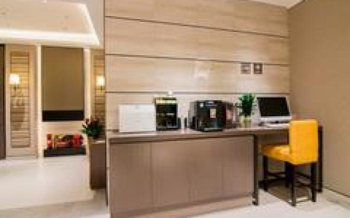 Home Inn Plus Beijing Chongwenmen Metro Station Tongren Hospital