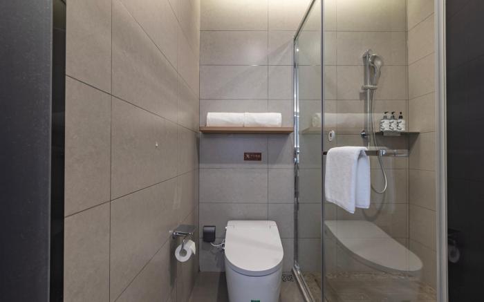 Home Inn Plus Beijing International Exhibition Liufang Metro Station