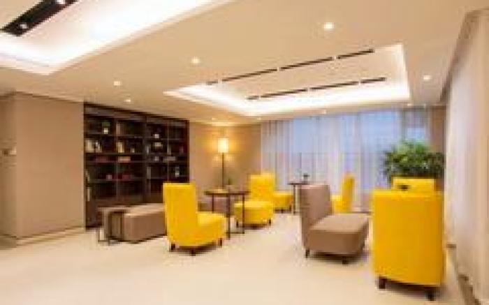 Home Inn Plus Chengdu East Railway Station Chengyu Interchange Metro Station