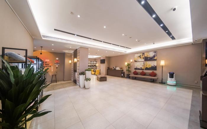 Home Inn Plus Xi'an South Second Ring Daduhui Fengqing Park Metro Station