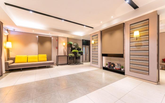 Home Inn Plus Qingdao Badaguan Taipingjiao Park Metro Station