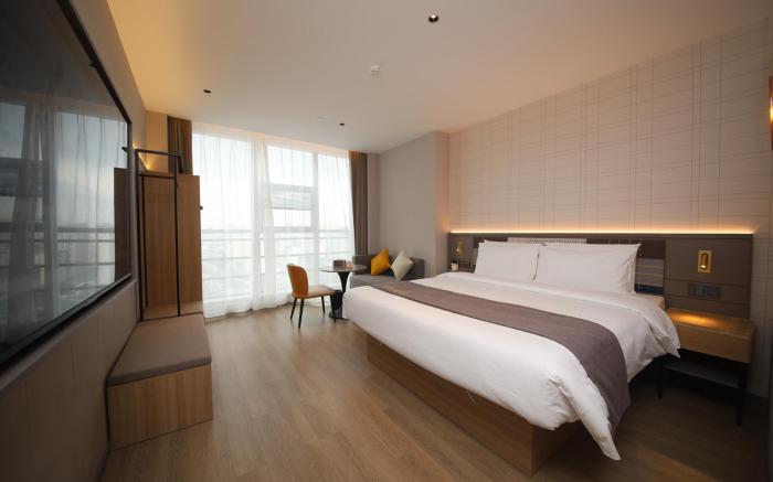 Home Inn Plus Chengdu Panda Base Longtansi