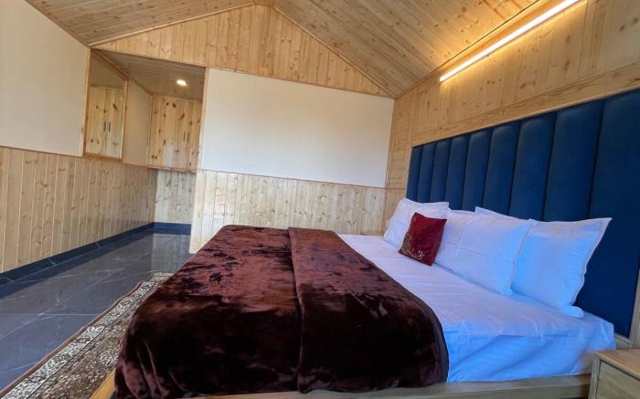 AP Huts- Pinecrest | 1 Room By Homeyhuts