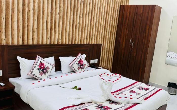 Goroomgo Shiva residency Amritsar