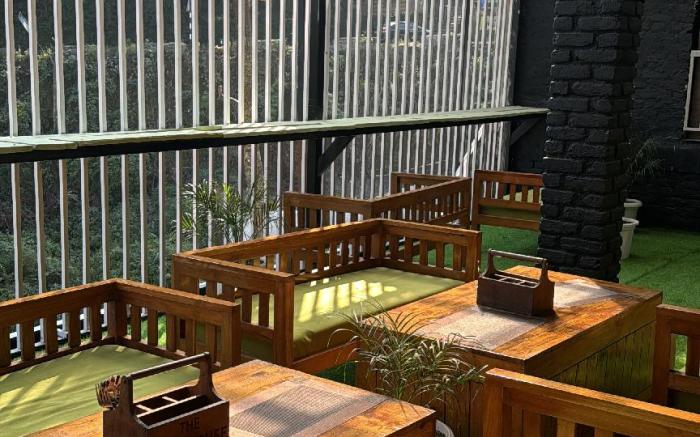 The FarmHouse Cafe & Lounge