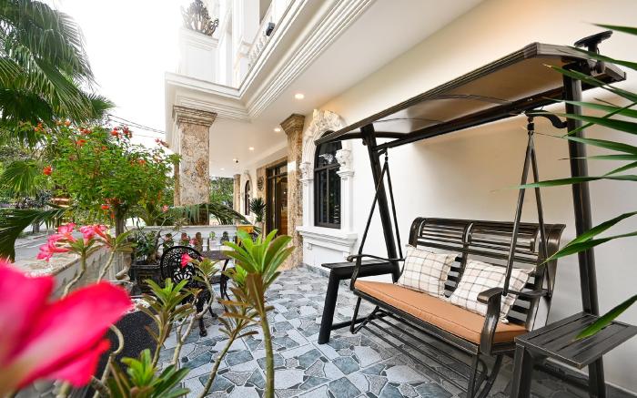 Ly Ly Hotel 2