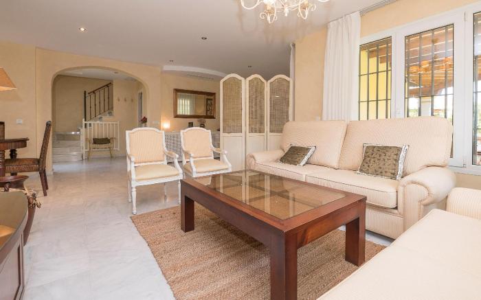 ROCIO - Nice house in urbanisation with shared swimming pool and free Wifi