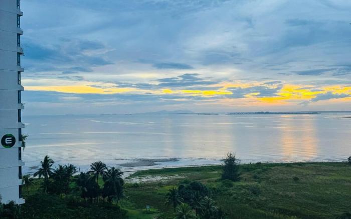2BR 1BA Seaview Apartment
