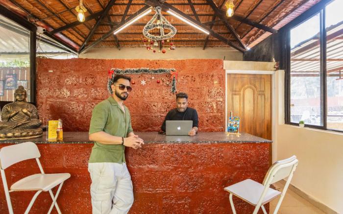 Earthy Hostel & Suites Morjim