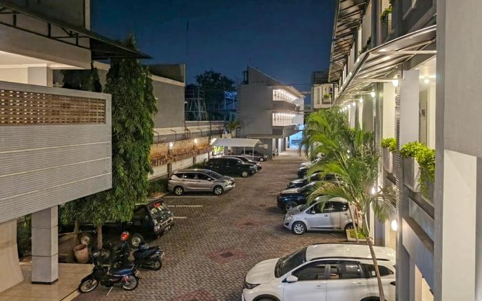 Graha Marina RedPartner near Plaza Marina