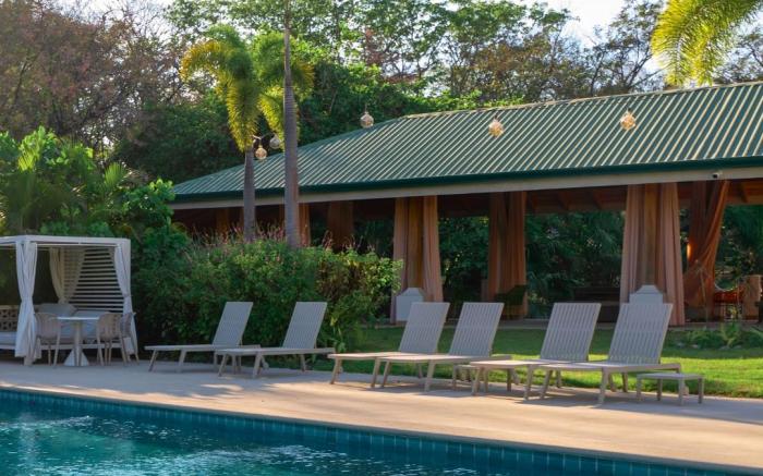 Astra Hotel & Boutique.