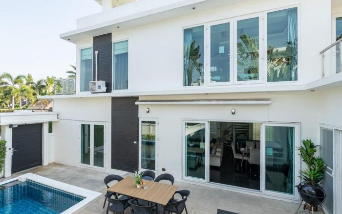 LUXE Pool Villa Pattaya 3 Bedroom