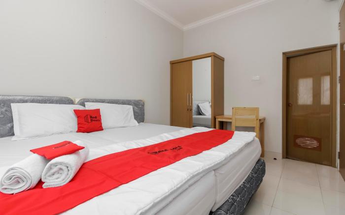 RedDoorz near Central Park Mall