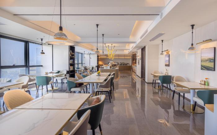 Atour Hotel Wuhan Chuhe Han Street Hongshan Square