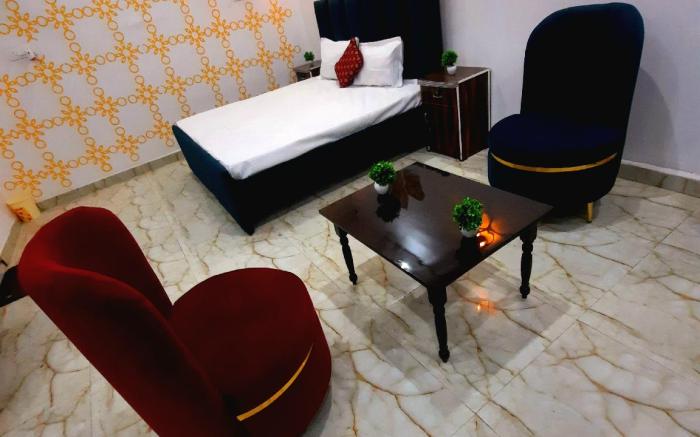 ICONIC RETREAT by ATULYAM STAYS 