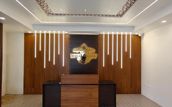 Royal Grand Hotel & Suites Rooms 