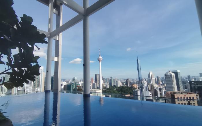 The Luxe Twin Towers Landscape Hotel