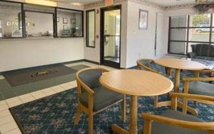 Brentwood Inn & Suites