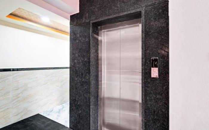 Hotel Karnataka Suites