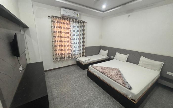 Hotel Ishwar Palace