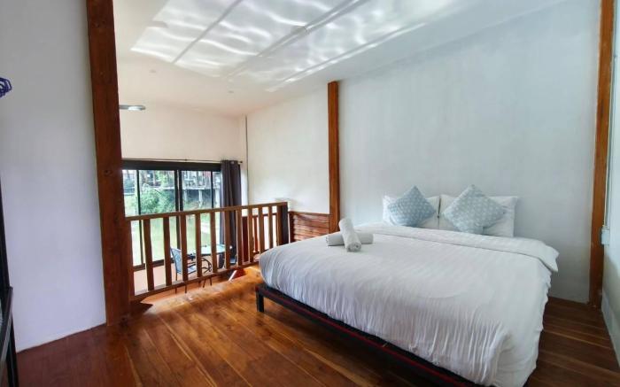 Brick Box Pool Villa Café & Restaurant