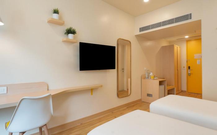 Bloom Hotel - DLF Road Gachibowli