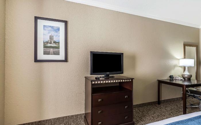 Comfort Suites Houston IAH Airport - Beltway 8