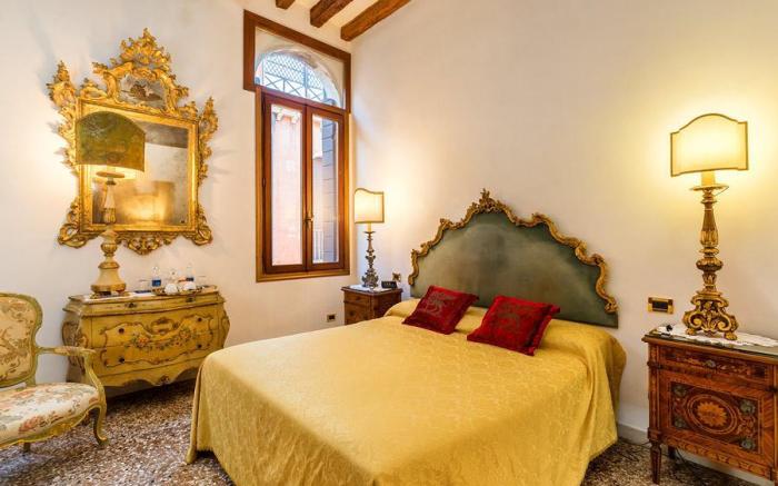 Luxury Venetian Rooms
