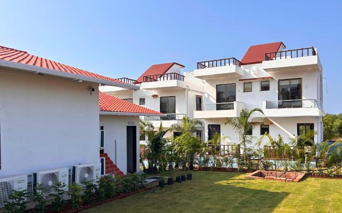 Baywatch Resort Bhogave Beach