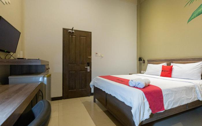 RedDoorz Plus near Mall Slipi Jaya