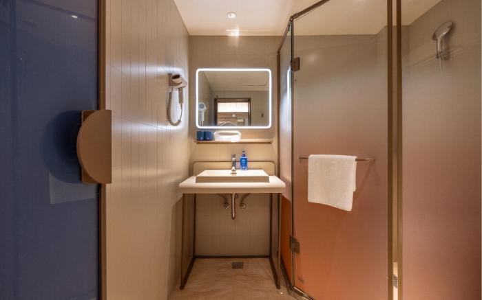 Hanting Hotel Lanzhou West Station Wanhui International Plaza