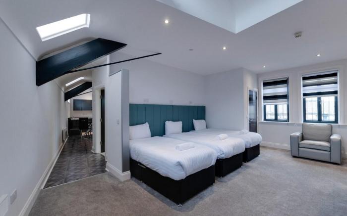 Temple Court Cavern Quarter 1-BR Modern Apartment