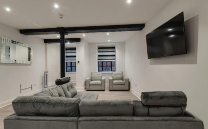 Temple Court Cavern Quarter 1-BR Central Apt