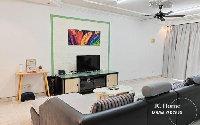 5 bedrooms fully Aircon Space Car Porch Event
