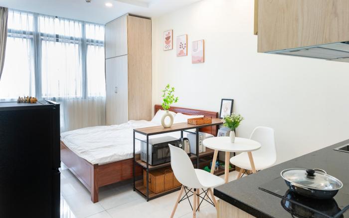Spacious 1BR Studio Private, Sleek & Cozy Escape
