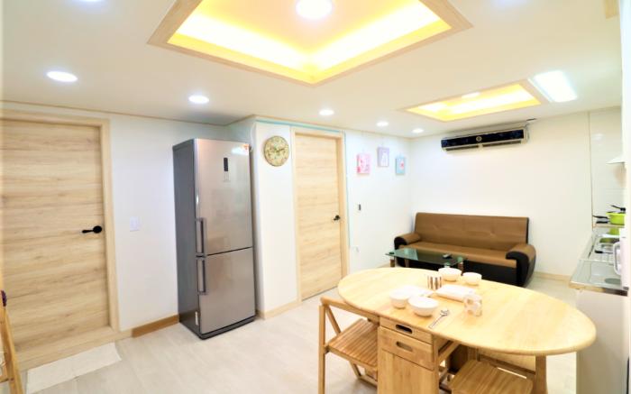 Hongdae 다정하우스/#1 사랑스런공간. 홍대입구역(Exit 7) 도보로1분.파티가능.