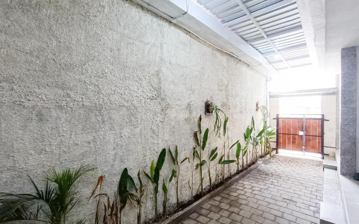 Widi Guest House near GWK Mitra RedDoorz