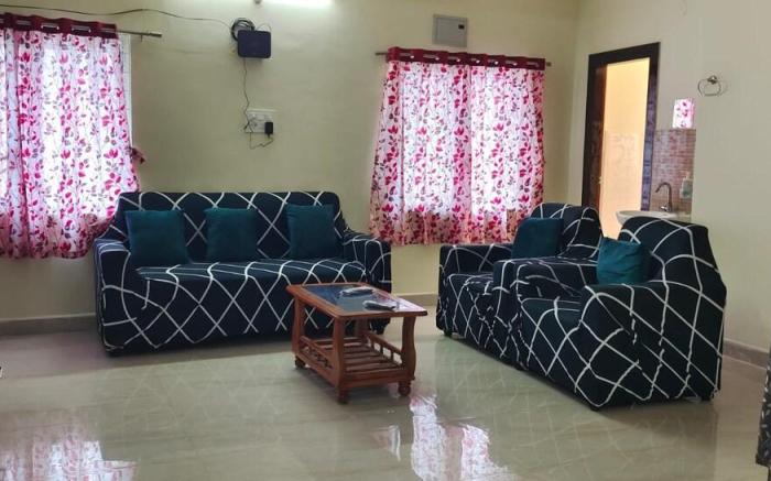Crozy corner #2BHK Near AIG &US Embassy