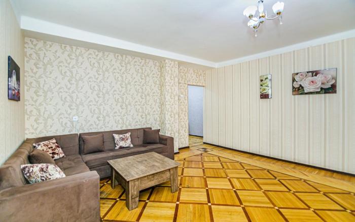 Cozy 3-bedroom apartment on Nizami st Fountain Sqr