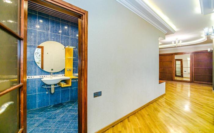 Penthouse on 20th floor with city and sea view 