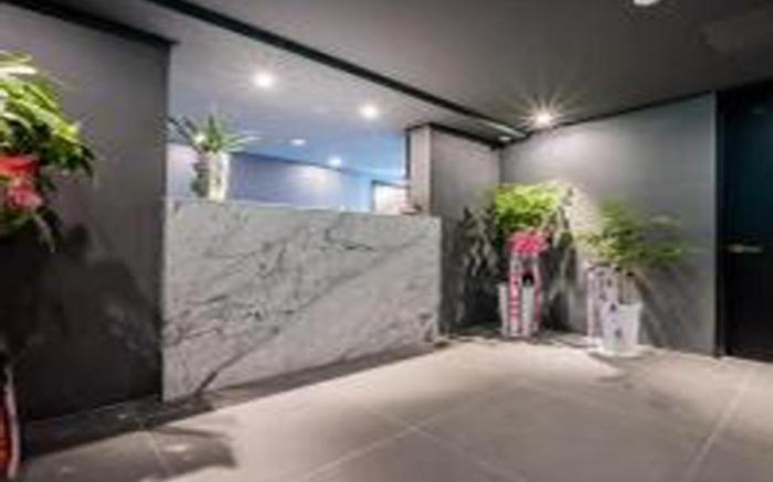 THE GRAY HOTEL