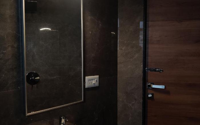 Misty Cliff Pachgani, Luxurious valley view rooms