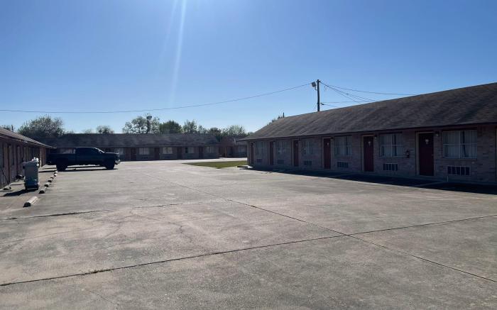 Lakeside inn & suites by OYO Mathis I 37