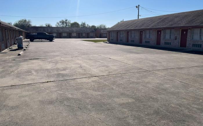 Lakeside inn & suites by OYO Mathis I 37