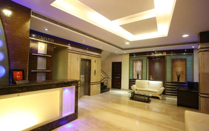 Bisque Magaji Orchid - Near Majestic Railway Station